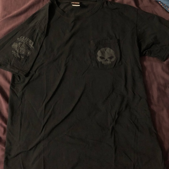 Clare’s At The Falls Skull Pocket Tee - Picture 2 of 3